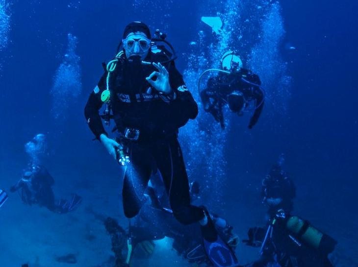 Journey into the Depths: Night Diving with Expert Guidance